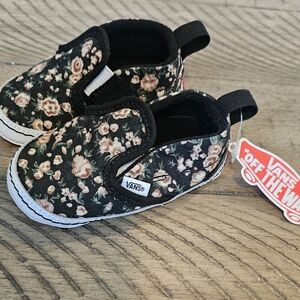 NWT (without box), beautiful black floral baby vans 3-6 months!